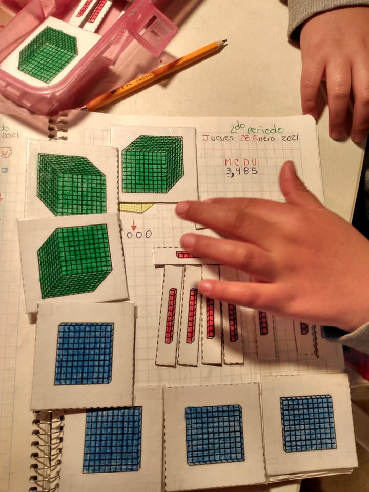 Actividad con bloques de Unidades, Decenas y Centenas